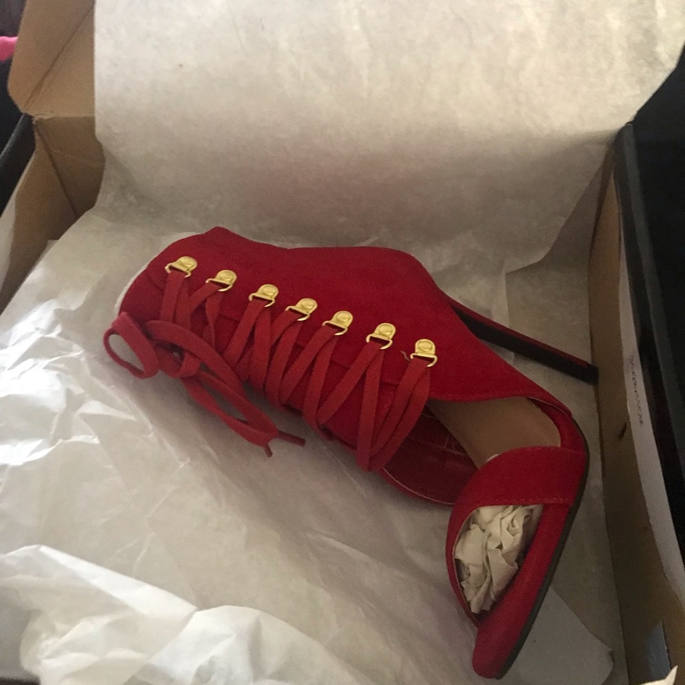 Red heels - Picture 6 of 8